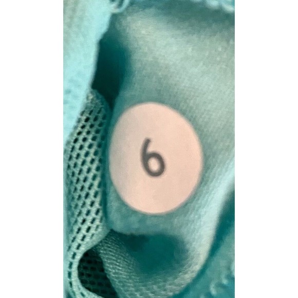 Lot of 2 Lululemon Sports Yoga Tank Tops with Built-in Bra Women Size 6 - Picture 4 of 7